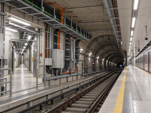 תחנות רכבת ומנהרות